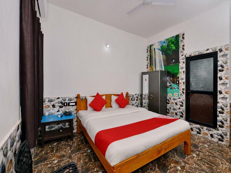 Oyo 10809 Hotel Tushar Inn Бага Экстерьер фото