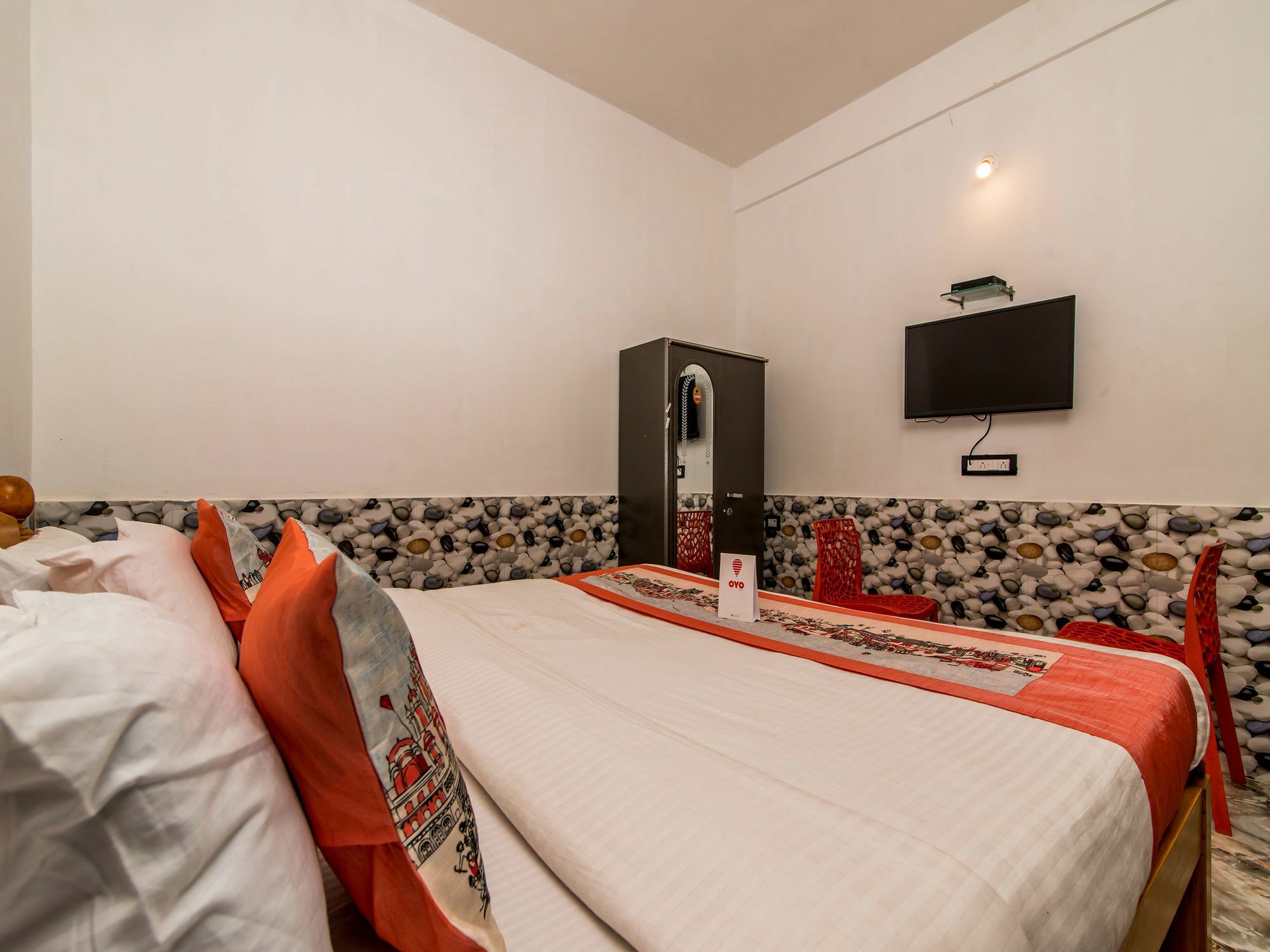 Oyo 10809 Hotel Tushar Inn Бага Экстерьер фото