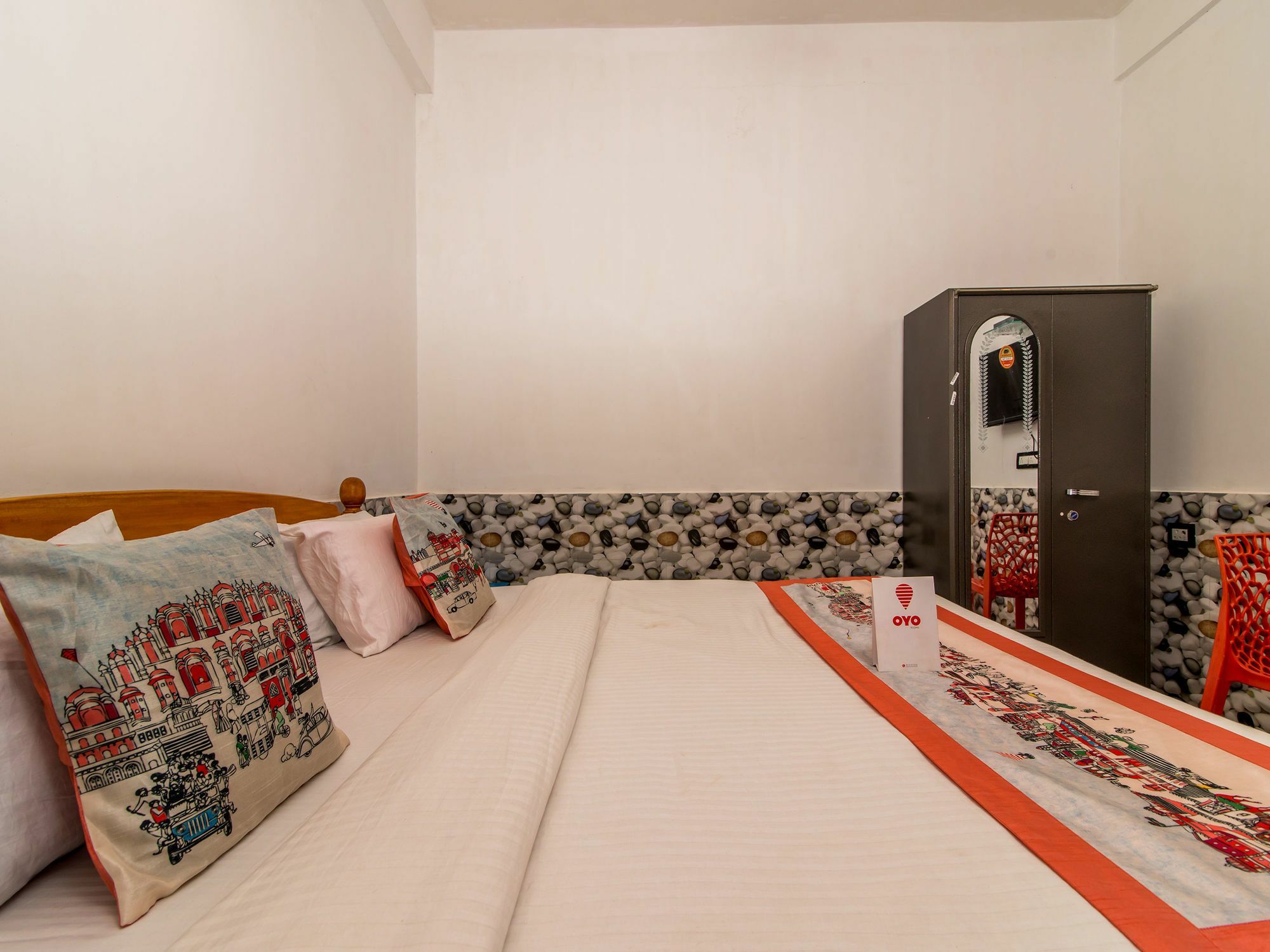 Oyo 10809 Hotel Tushar Inn Бага Экстерьер фото
