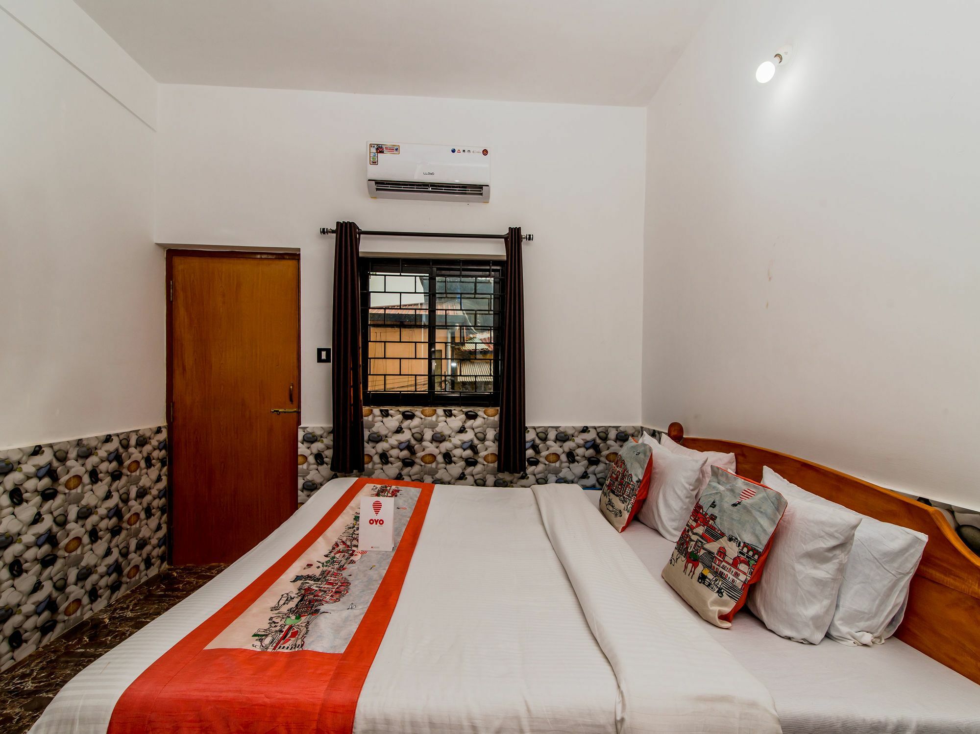 Oyo 10809 Hotel Tushar Inn Бага Экстерьер фото