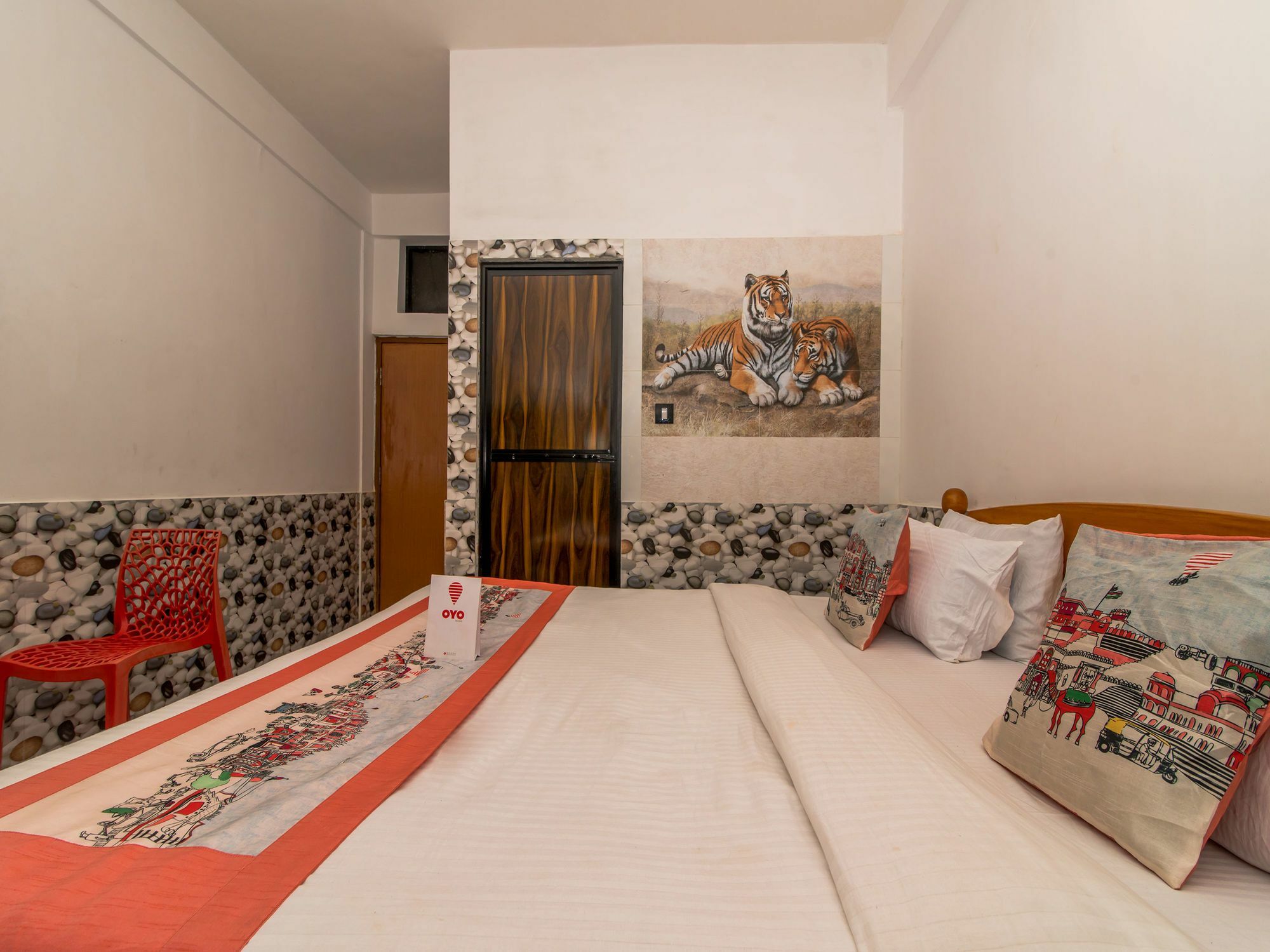 Oyo 10809 Hotel Tushar Inn Бага Экстерьер фото