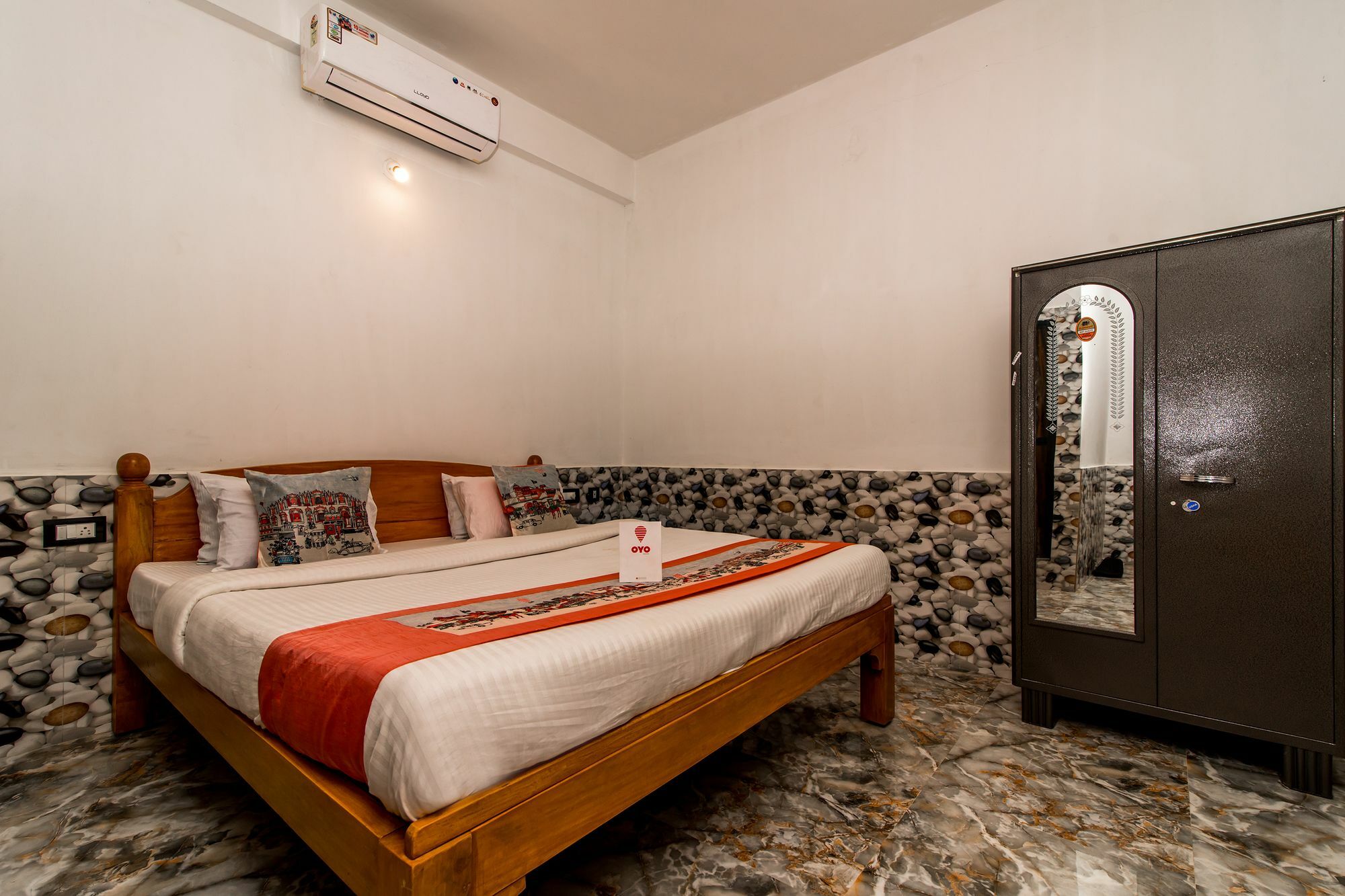 Oyo 10809 Hotel Tushar Inn Бага Экстерьер фото