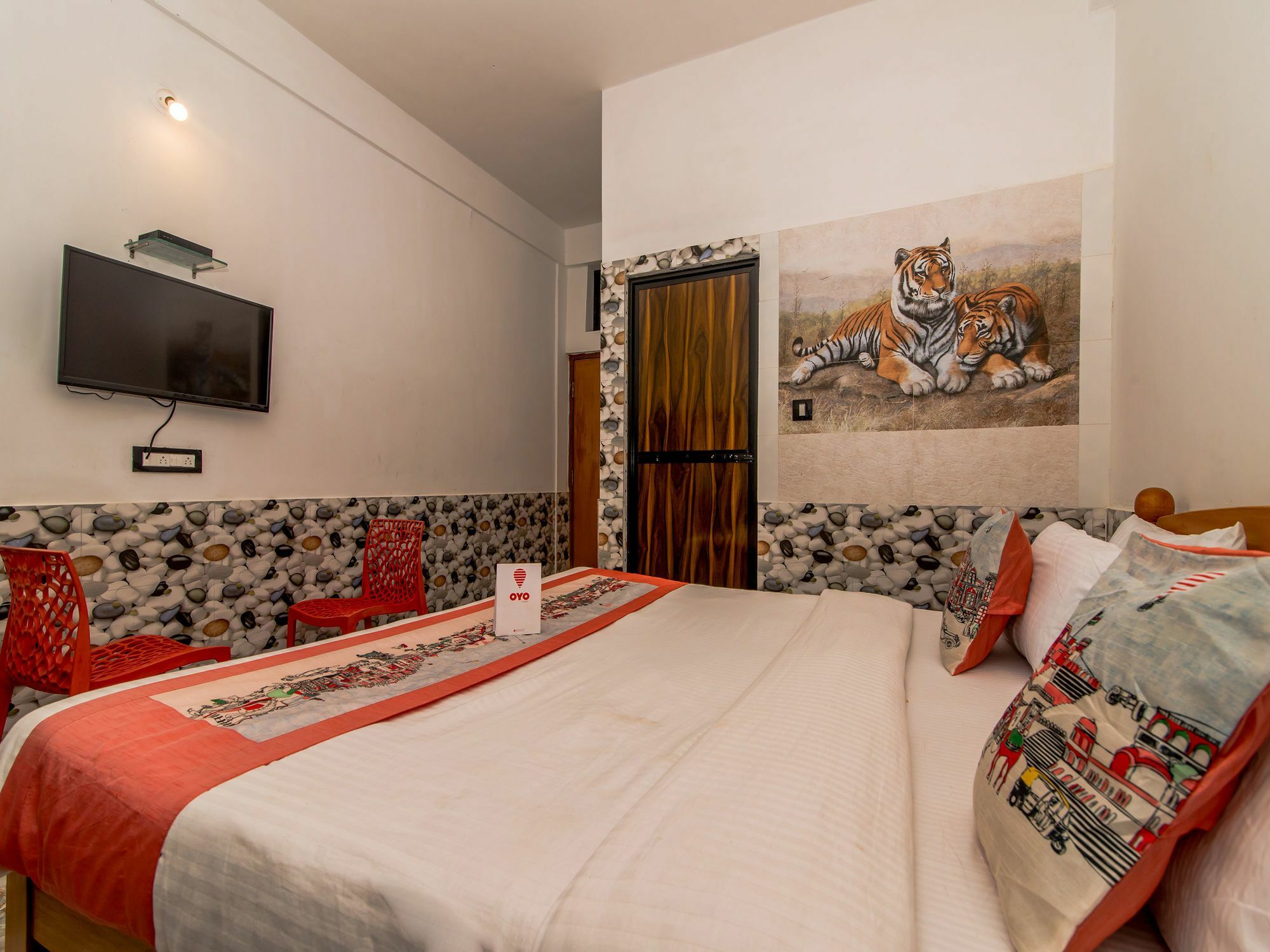 Oyo 10809 Hotel Tushar Inn Бага Экстерьер фото